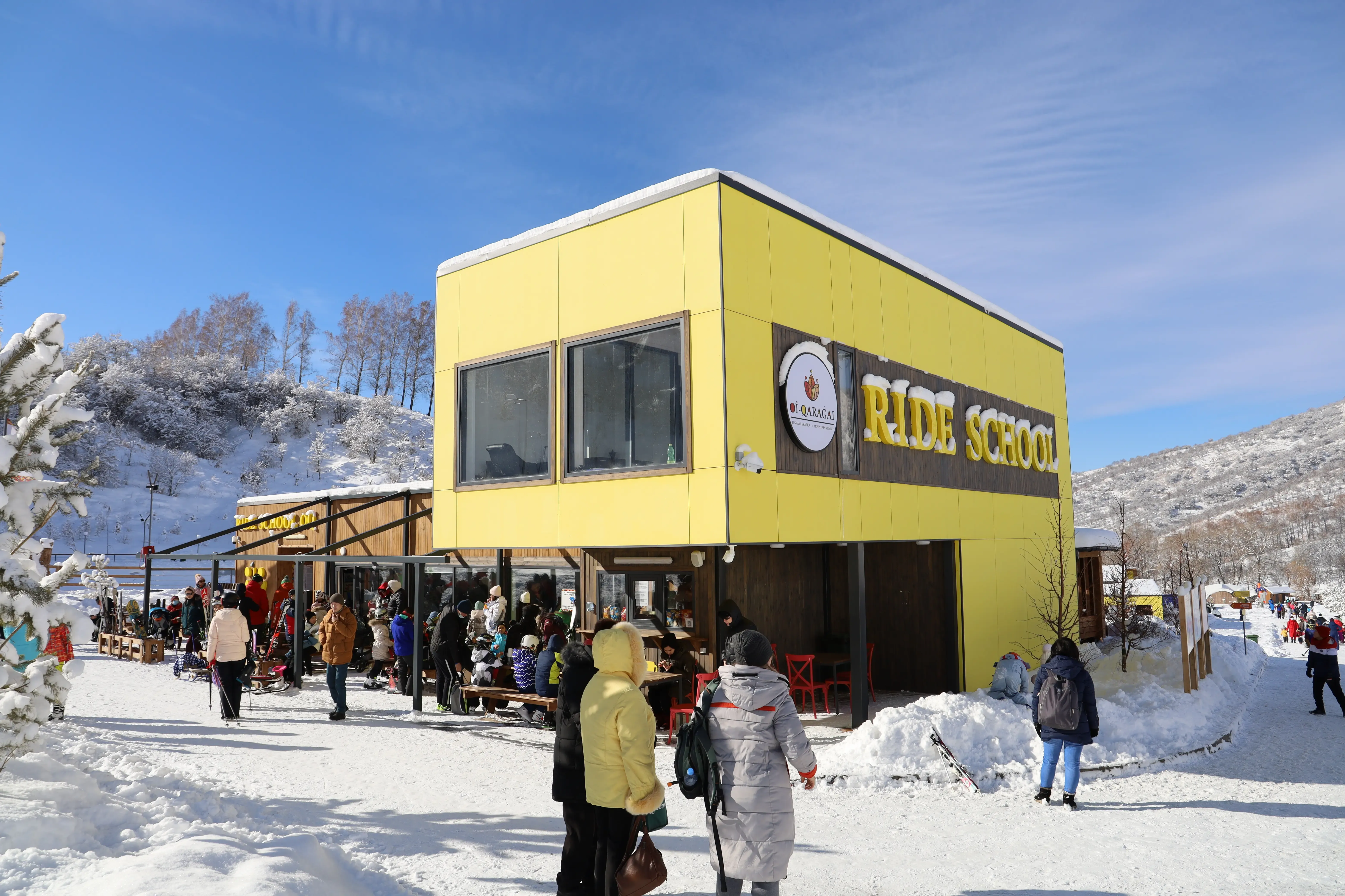 Учебная зона рядом со школой Ride School